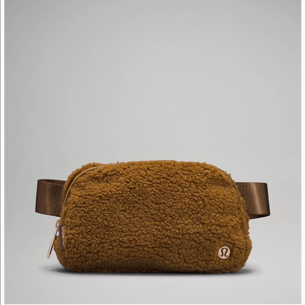 Lululemon Everywhere Belt Bag Fleece - NWT